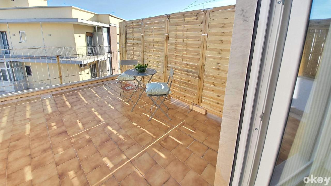 Blue Sky Rooftop Rooms - Bari Policlinico Buitenkant foto